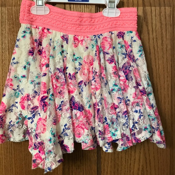 Justice Other - Flowery lace skirt